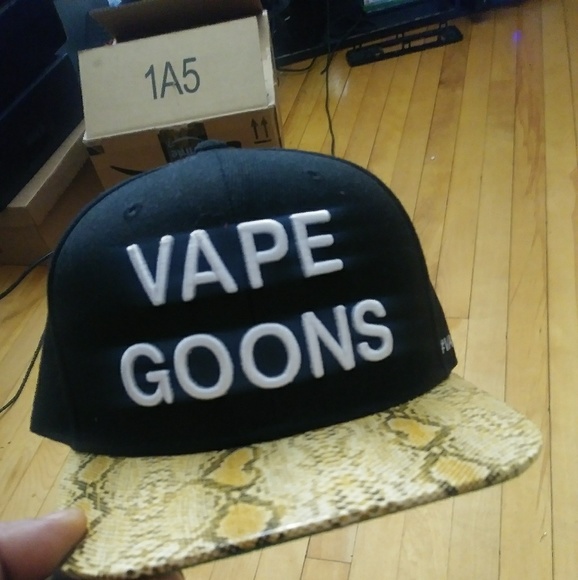 Snapback - Picture 1 of 2